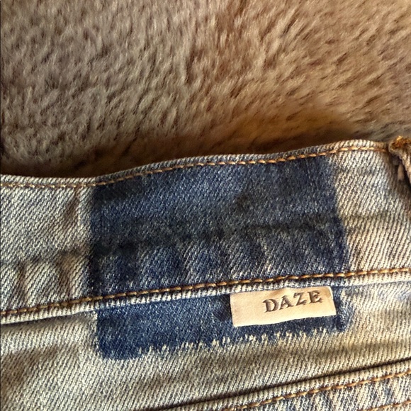 DAZE Shorts - Picture 5 of 5